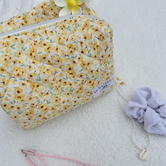 Pop of Flower Quilted Make Up Bag - Picture 1 of 4
